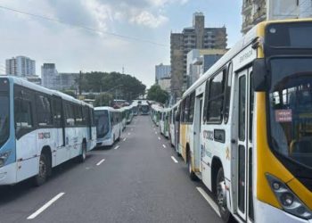 Salários atrasados levam rodoviários a aprovar greve em Manaus