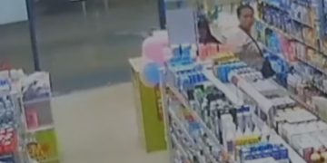 Vídeo: Quatro mulheres são procuradas após série de furtos em farmácias de Manaus