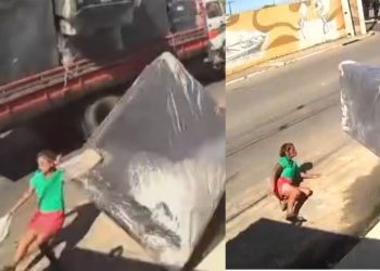 Vídeo mostra momento em que cama se solta de caminhão e acerta mulher em Parintins