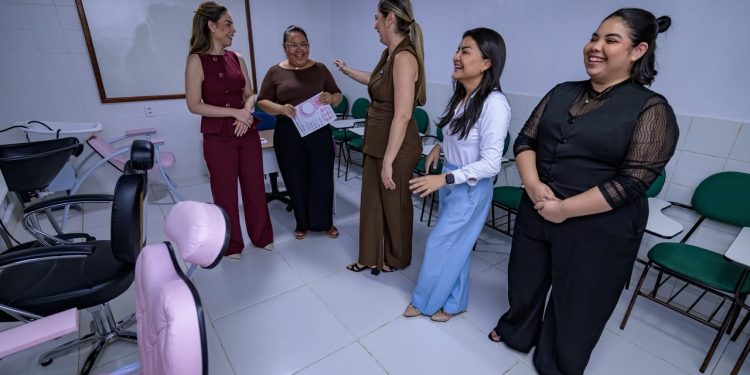 Thaisa Cidade acompanha ação de qualificação profissional para mulheres em situação de vulnerabilidade