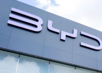 “35 dias com o carro parado”: cliente acusa BYD de demora no conserto de veículo em Manaus
