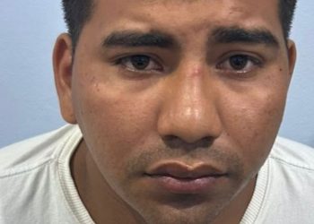 Suspeito de assaltar loja e levar dinheiro e óculos tem imagem divulgada pela polícia no Amazonas