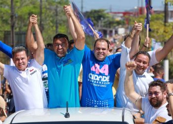 Em Manacapuru, Roberto Cidade mobiliza mais de quatro mil apoiadores na manhã do primeiro dia de campanha