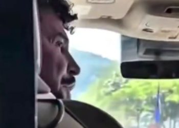 Após denunciar agressões, ex-noiva de Latino divulga vídeo em que cantor chama mulheres de ‘bando de bostas’