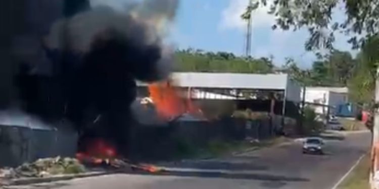 Vídeo: Incêndio de grandes proporções assusta moradores e ameaça residências no Nova Cidade