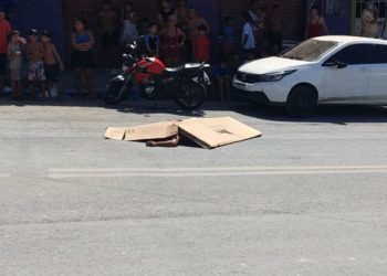 Motociclista perde controle após batida com caçamba, é lançado pela pista e morre no Grande Vitória