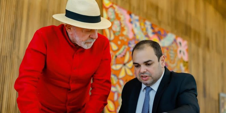 Roberto Cidade se reúne com Lula e busca apoio federal para enfrentar estiagem que pode impactar 300 mil famílias no Amazonas