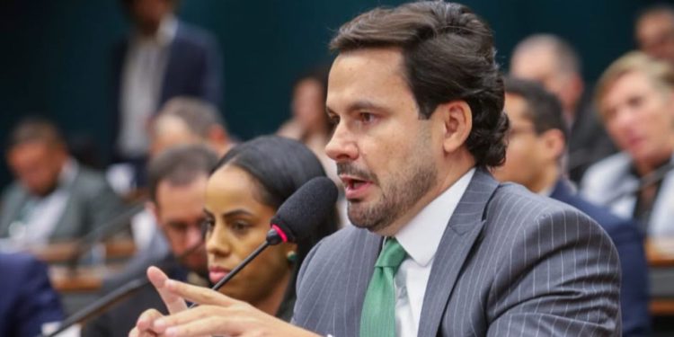 Capitão Alberto Neto cobra intervenção urgente do Ministério da Justiça contra avanço das facções no Amazonas