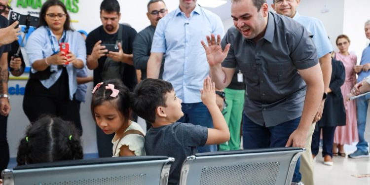 Governador Roberto Cidade visita Hospital Francisca Mendes e conhece tecnologia utilizada em cirurgias cardíacas pediátricas