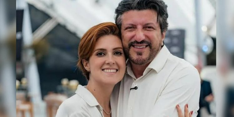 Com doença incurável e fatal, Lito Sousa explica ao filho de 7 anos sobre ciclo da vida, diz esposa
