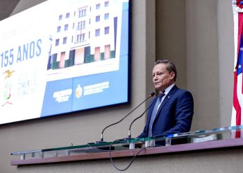 Adjuto Afonso homenageia ACA pelos 155 anos e entrega lei que reconhece a entidade como Patrimônio Cultural