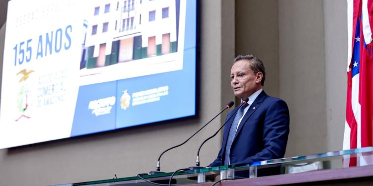 Adjuto Afonso homenageia ACA pelos 155 anos e entrega lei que reconhece a entidade como Patrimônio Cultural