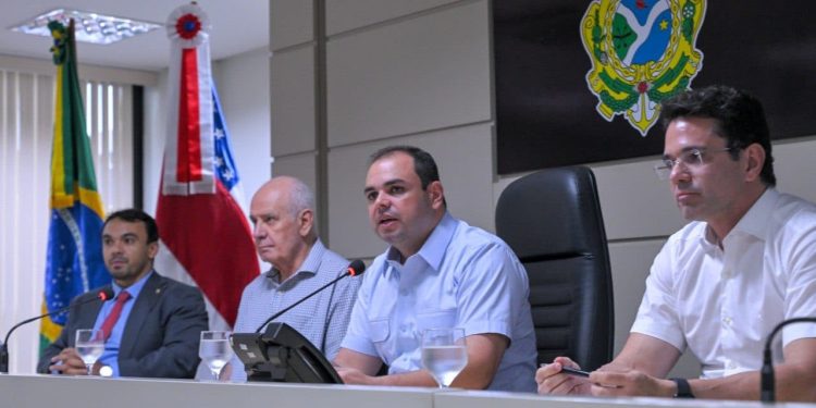 Roberto Cidade conduz acordo com empresas médicas e garante repasse de R$ 276 milhões
