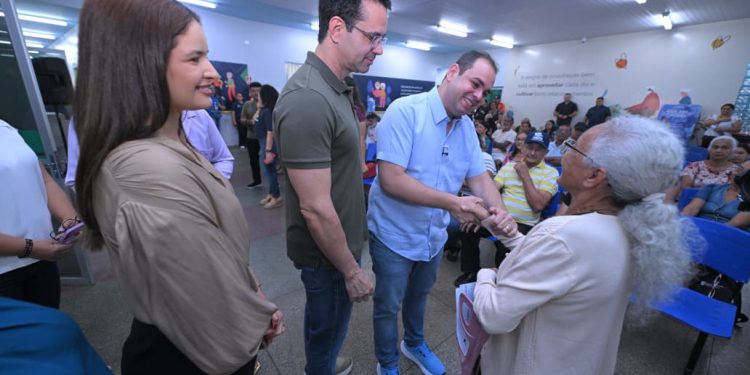 Governador Roberto Cidade acompanha ações de saúde voltadas a crianças e idosos neste sábado