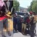 Vídeo: testemunhas colocam motoqueiro ferid0 na picape e levam às pressas em Manaus