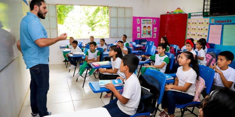 Manaus alcança notas históricas no Ideb e Semed comemora resultados