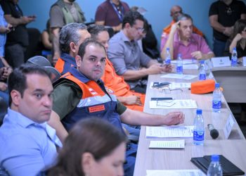 Governador Roberto Cidade coordena reunião Comitê de Enfrentamento a Eventos Climáticos e Ambientais no Amazonas