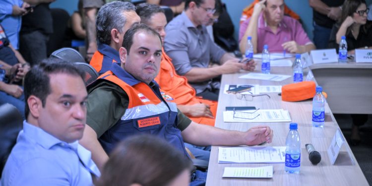 Governador Roberto Cidade coordena reunião Comitê de Enfrentamento a Eventos Climáticos e Ambientais no Amazonas
