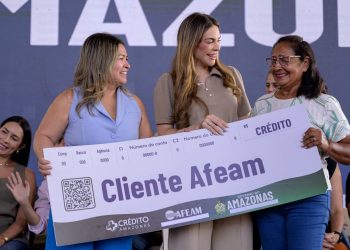 Primeira-dama Thaisa Cidade acompanha edição do Governo Presente na zona Norte de Manaus