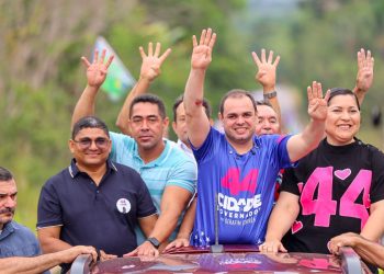 Em Presidente Figueiredo, Roberto Cidade mobiliza apoiadores durante megacarreata