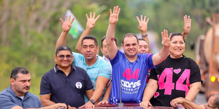 Em Presidente Figueiredo, Roberto Cidade mobiliza apoiadores durante megacarreata