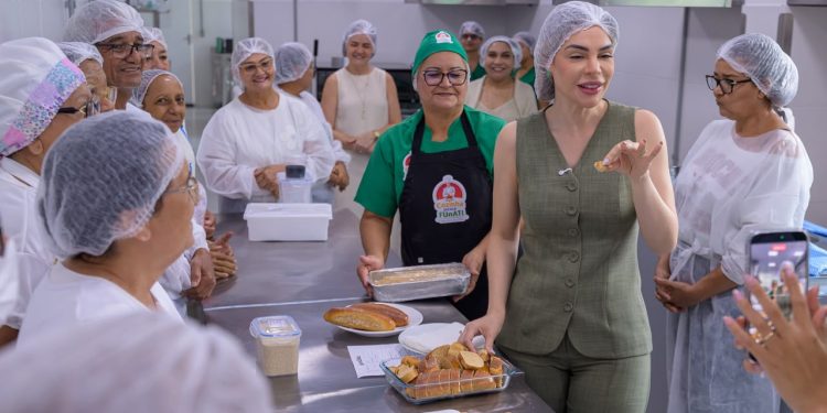 Primeira-dama Thaisa Cidade visita Policlínica Gerontológica da FUnATI e destaca atenção à pessoa idosa