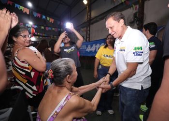 Adjuto Afonso destaca importância dos pequenos negócios em encontro com moradores do Nova Esperança