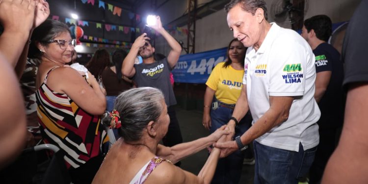 Adjuto Afonso destaca importância dos pequenos negócios em encontro com moradores do Nova Esperança