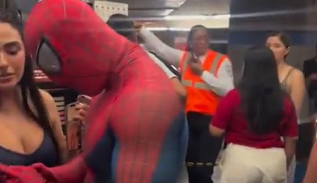 Vídeo: homem solta peid0 m0rtal durante exibição de Homem-Aranha e cinema do shopping é evacuada