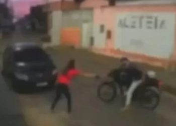 Vídeo: jovem engana bandid0 e entrega celular velho durante assalt0 em Manaus 