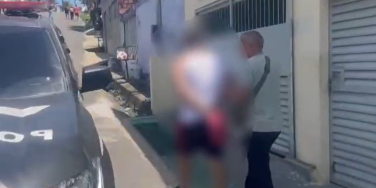 Vídeo: No Tarumã, homem r0uba e e$tupr@ mulher dentro de casa e vai pr3s0 após anos