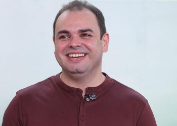 Em quatro meses, Roberto Cidade entra no grupo dos governadores mais bem avaliados do país
