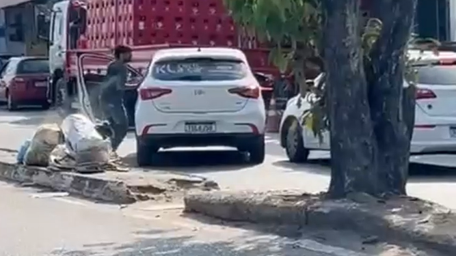 Vídeo: Policial é flagrado dando t1r0 em carro de app durante discussã0 no trânsito da Zona Leste
