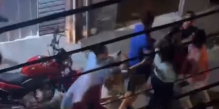 Fiéis entram em p4ncad4ria durante culto após motos acelerarem em frente à igreja