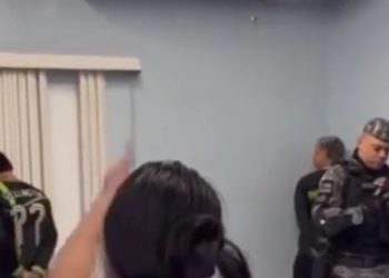 Mãe encontra filho de 15 anos acusado de roub0 na delegacia e desabafa em Manaus: ‘dou tudo o que.você precisa’