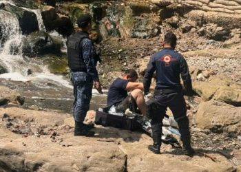 Foragido pula no igarapé em Manaus para não ser pres0 mas acaba fraturando os tornozelos