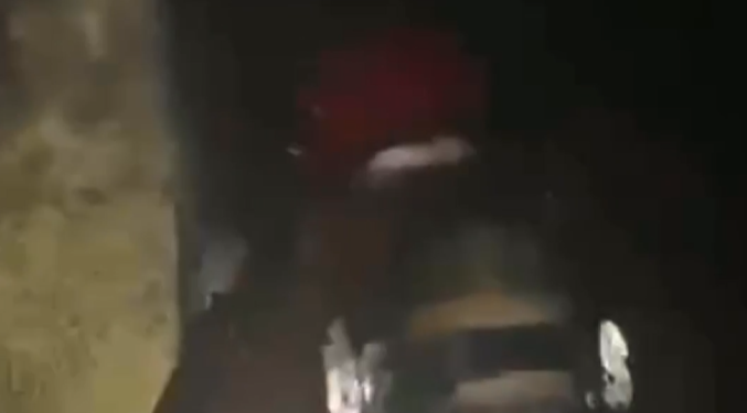 Vídeo: Incênd1o atinge casa na Cachoeirinha e homem de 50 anos é resgatado com vida