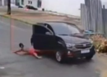 Vídeo forte: mulher é jogada de dentro do carro no bairro Jorge Teixeira