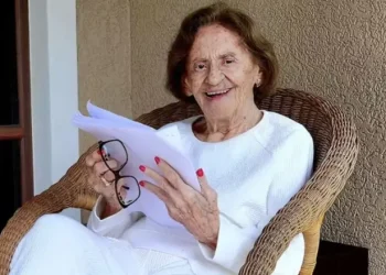 Aos 98 anos m0rre Laura Cardoso, pioneira da TV e rosto eterno da dramaturgia brasileira