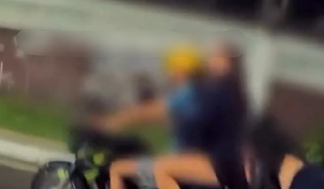 PM alerta, motociclista tenta fug1r e se l@sca em Manaus: ‘Metade do joelho no asfalto’; veja