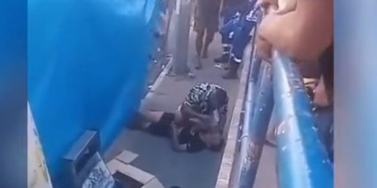 Vídeo: “Menor aprendiz” que r0ubou correntinha é espancad0 e diz: ‘eu só tenho 13 anos’