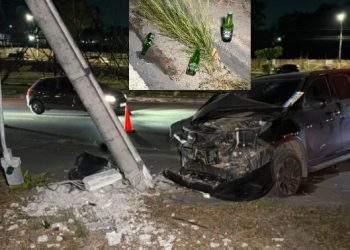 Condutor tranca carro e some após destruir poste com SW4 que levava cerveja em Manaus
