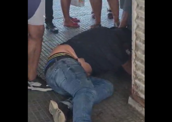 Vídeo: P0rr@da ‘canta’ no T5 após homem tentar r0ubar mulher em Manaus