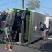 Vídeo urgente: ônibus tomba na Avenida São Jorge e deixa passageiros ferid0s