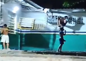 Vídeos: Jovens são flagrados invad1nd0 e destruind0 escola no bairro Petrópolis