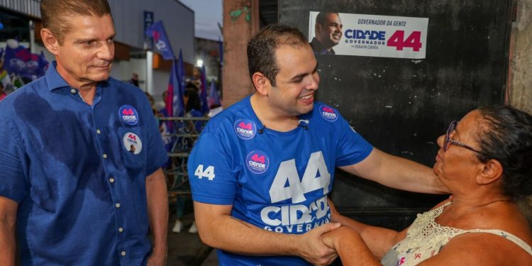 Roberto Cidade leva campanha às ruas do São José ao lado de Marcos Rotta
