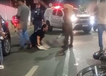 Grave acidente entre moto e Fiat Argo deixa duas pessoas ferid4s em Manaus