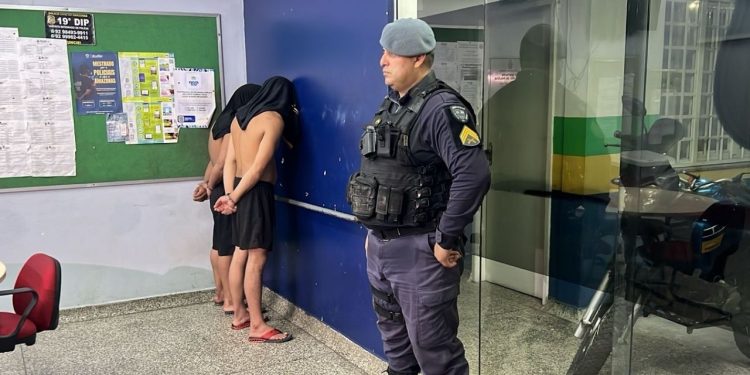 PM prende dois homens e encontra quase 3 toneladas de dr0g4s escondidas em residência na zona oeste de Manaus