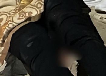 Carro vermelho para na rua e ocupantes ex3cut4m homem na porta de casa em Manaus