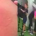 Vídeo: Instrutor é denunciado após agarrar professora pela cintura, levantá-la e morder seu ombro
